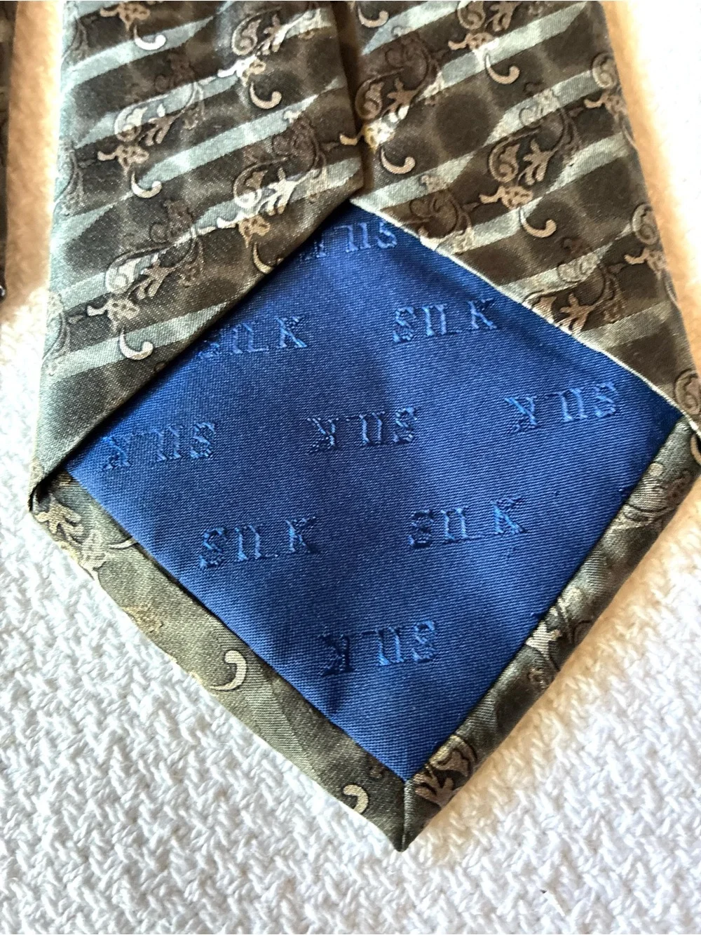 Carlos Devenezia Men’s 100% Silk Tie Handmade Italy Paisley Stripe 60” x 4”